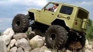 Lada Niva vs. Suzuki Samurai