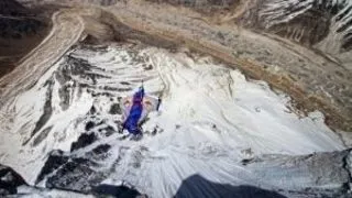 Record mondial la BASE jump: A coborat in 90 de secunde de la 6543 metri