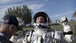 Red Bull Stratos - Ultimul test, inca o saritura reusita a lui Felix Baumgartner