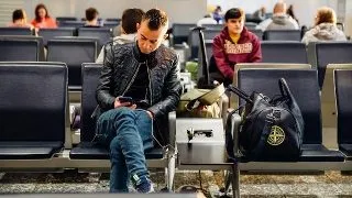 10 lucruri pe care sa le iei cu tine in avion atunci cand calatoresti