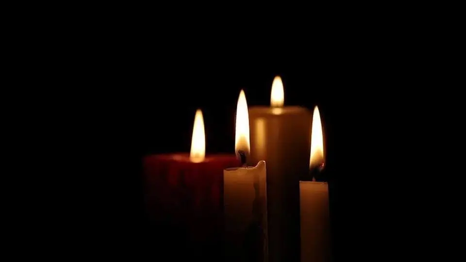 837